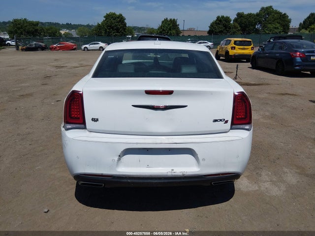 Chrysler 300 S