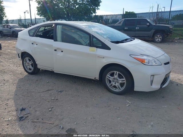 Salvage Toyota Prius Image