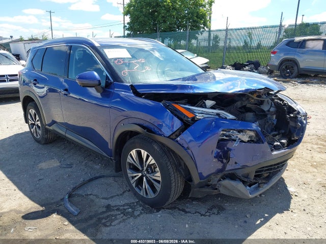 Salvage Nissan Rogue Image