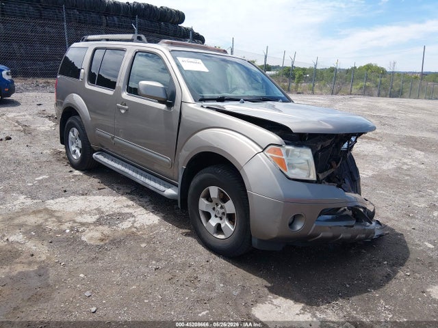 Salvage Nissan Pathfinder Image