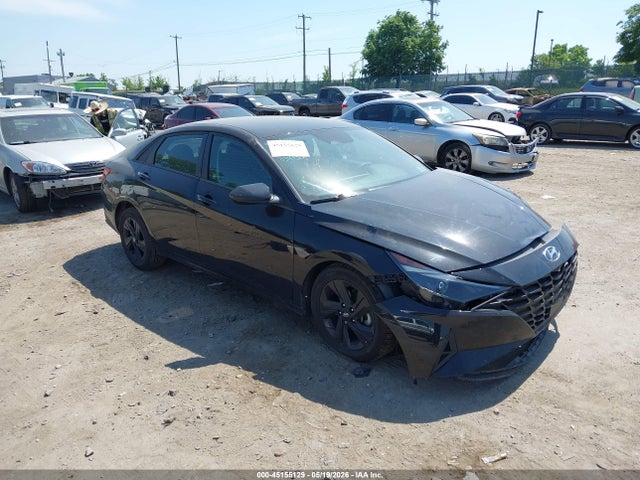 Salvage Hyundai ELANTRA Image