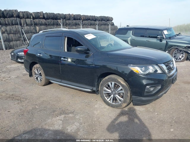 Salvage Nissan Pathfinder Image