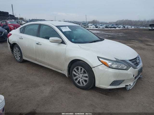 Salvage Nissan Altima Image