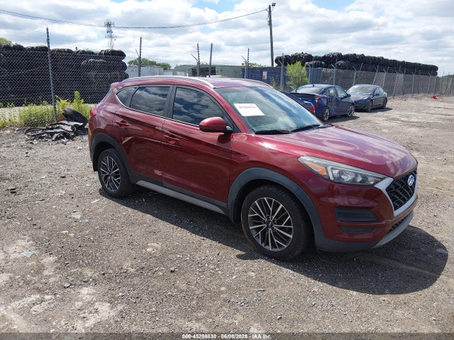 Salvage Hyundai TUCSON Image