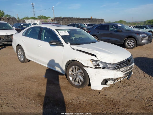 Salvage Volkswagen Passat Image