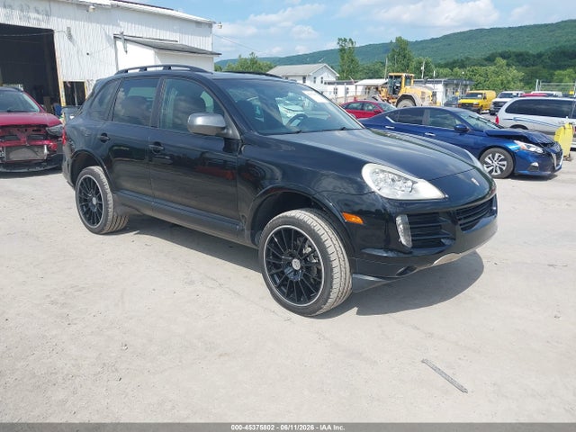 Salvage Porsche Cayenne Image