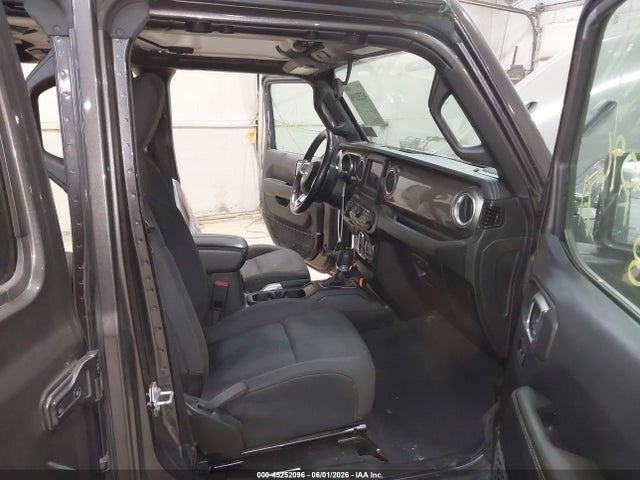 Jeep Wrangler Sahara 4x4