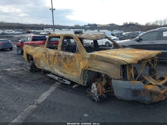 Salvage GMC Sierra 2500 Image