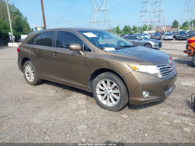 Salvage Toyota Venza Image