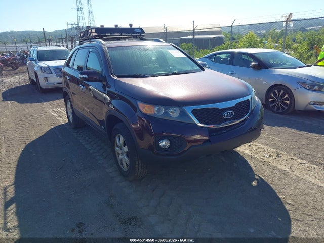 Salvage Kia Sorento Image
