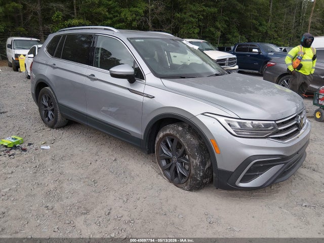 Salvage Volkswagen Tiguan Image