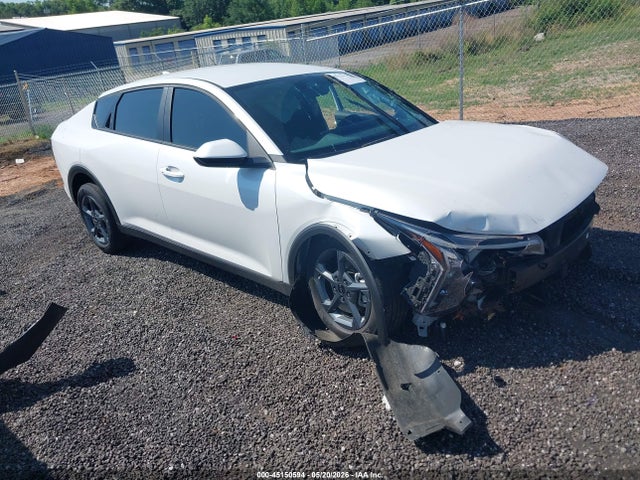 Salvage Kia K4 Image