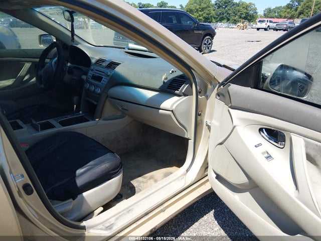 Toyota Camry Le V6