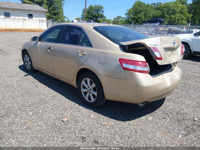 Toyota Camry Le V6