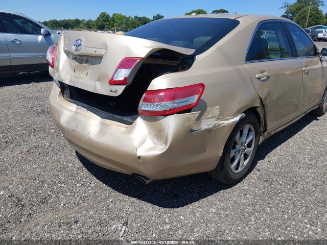 Toyota Camry Le V6