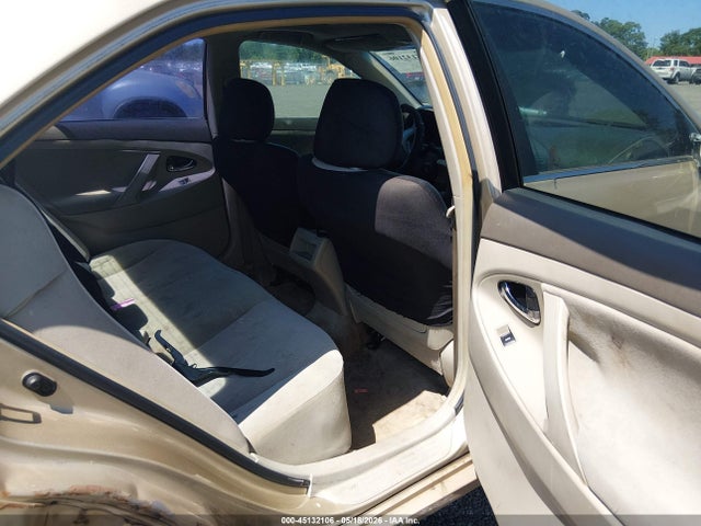 Toyota Camry Le V6