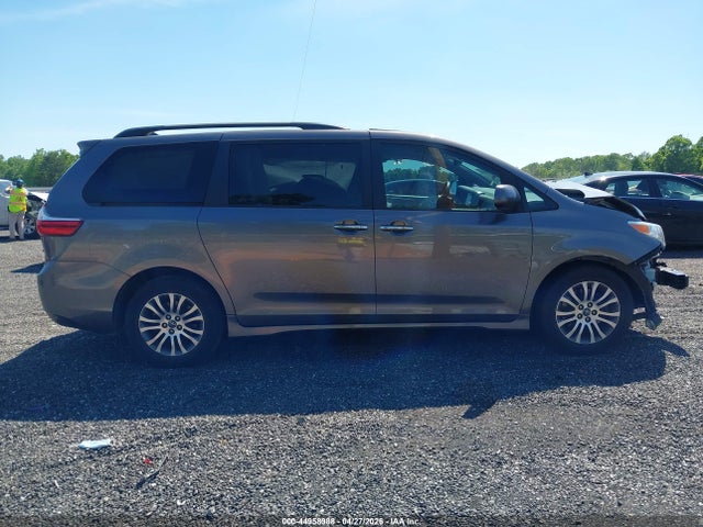 Toyota Sienna Xle 8 Passenger