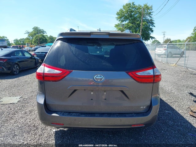 Toyota Sienna Xle 8 Passenger