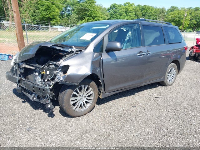 Toyota Sienna Xle 8 Passenger