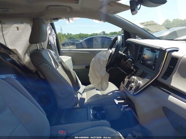 Toyota Sienna Xle 8 Passenger