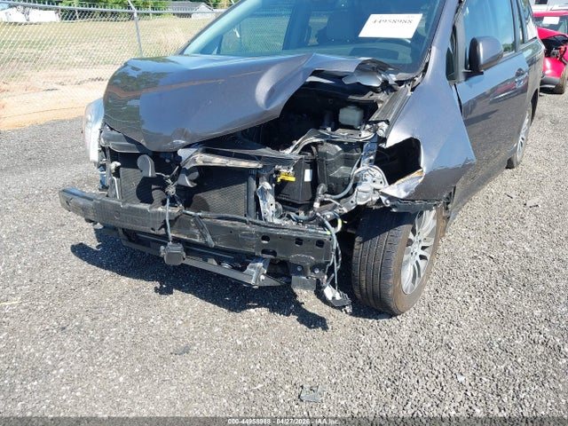 Toyota Sienna Xle 8 Passenger