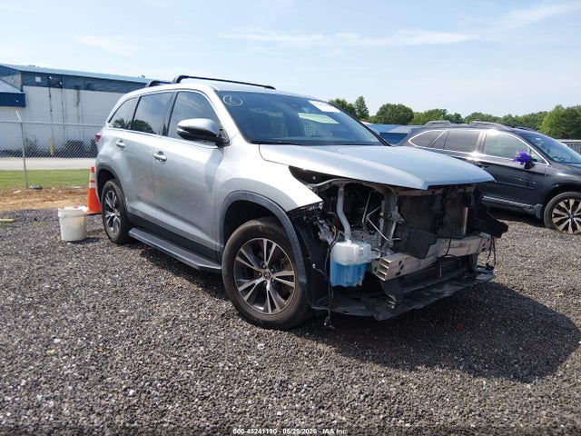 Salvage Toyota Highlander Image