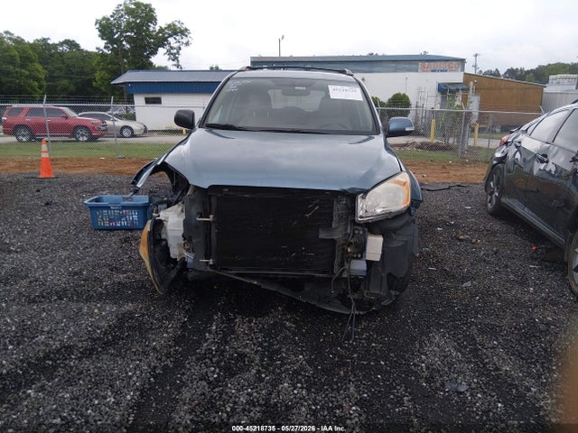Toyota RAV4 Limited V6