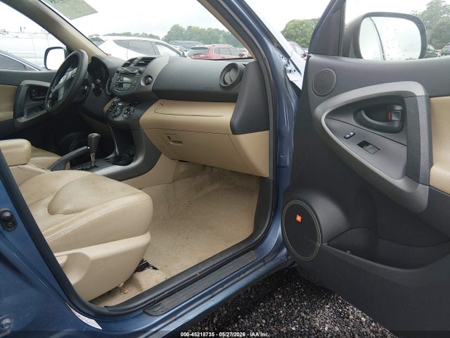 Toyota RAV4 Limited V6