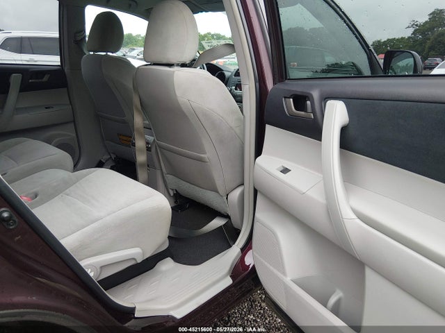 Toyota Highlander Base V6