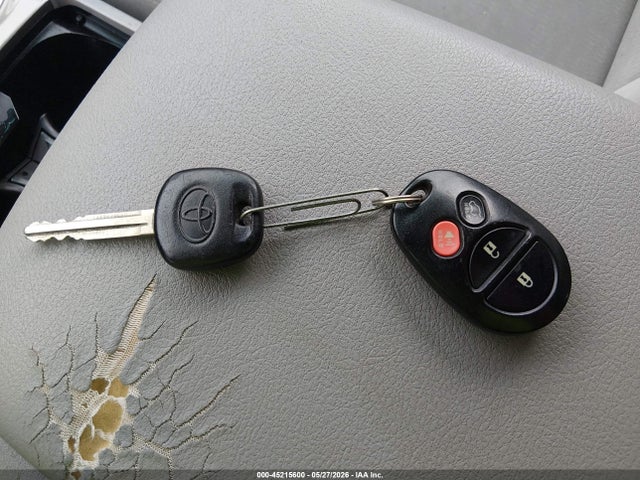 Toyota Highlander Base V6