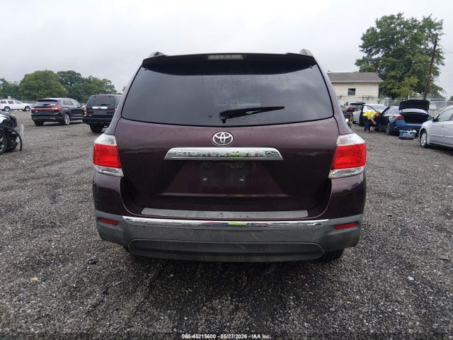 Toyota Highlander Base V6