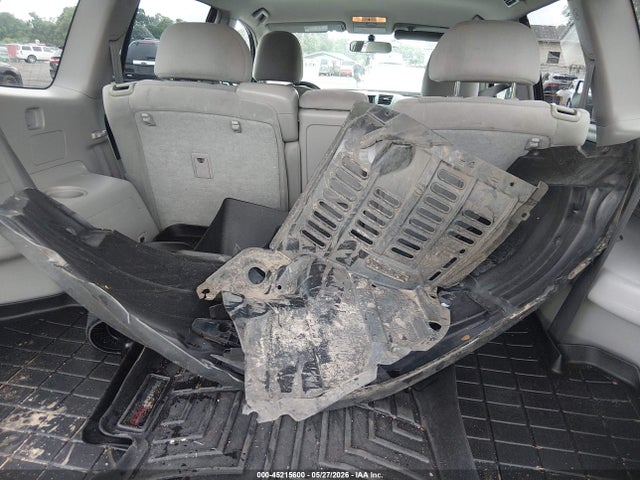 Toyota Highlander Base V6