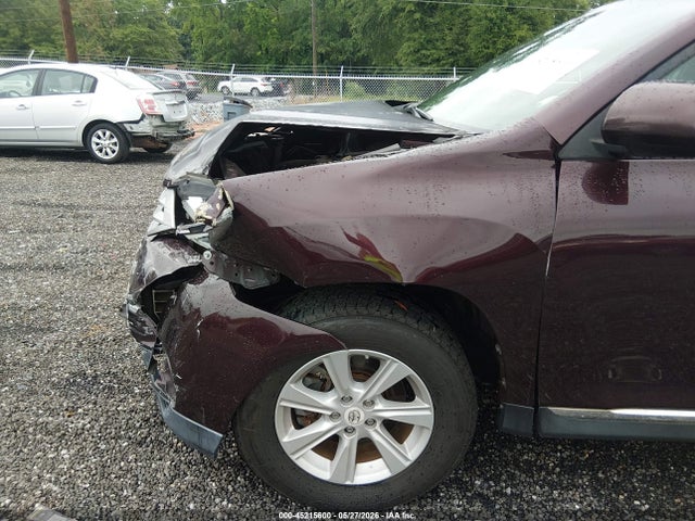 Toyota Highlander Base V6