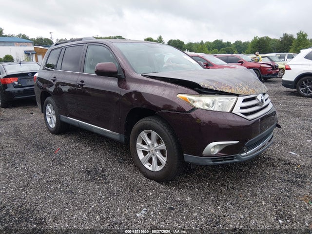 Salvage Toyota Highlander Image