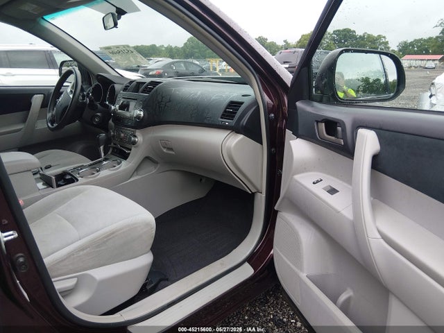 Toyota Highlander Base V6