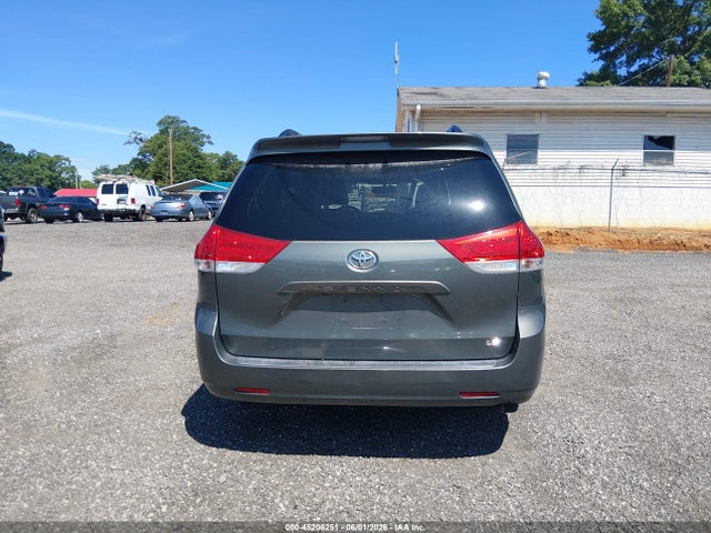 Toyota Sienna Le V6 8 Passenger