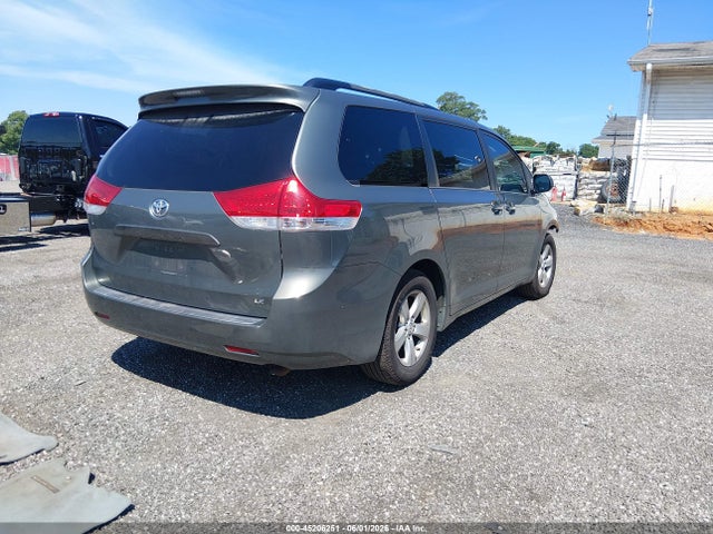 Toyota Sienna Le V6 8 Passenger