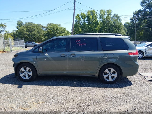 Toyota Sienna Le V6 8 Passenger