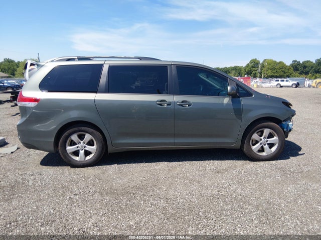 Toyota Sienna Le V6 8 Passenger