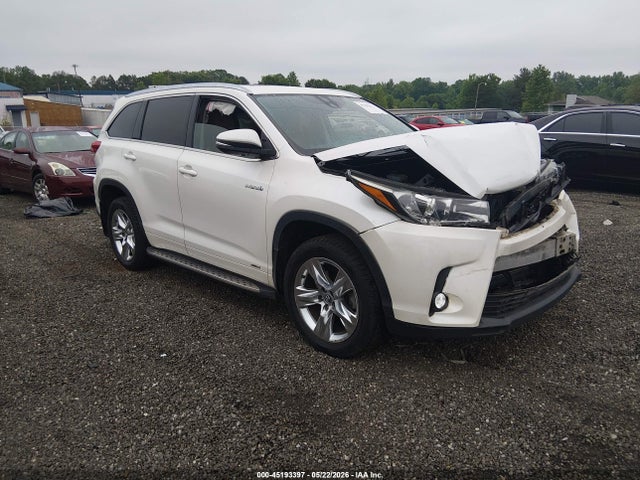 Salvage Toyota Highlander Image