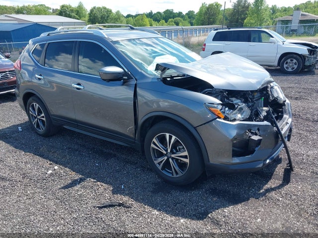 Salvage Nissan Rogue Image