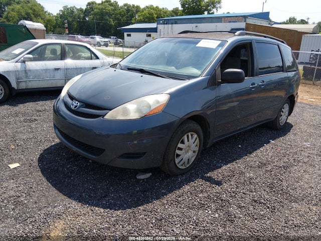 Toyota Sienna Ce