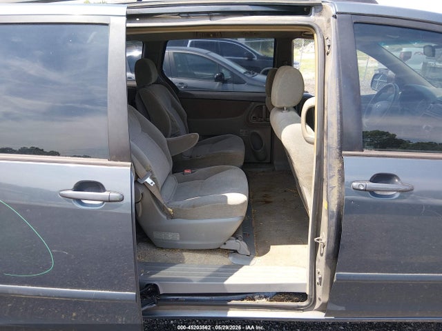 Toyota Sienna Ce