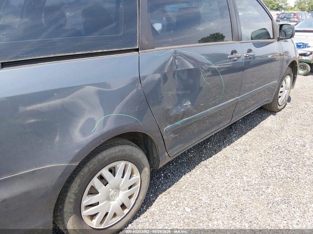 Toyota Sienna Ce