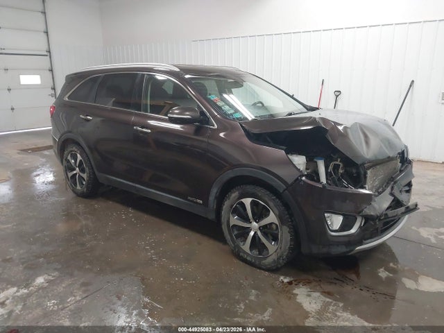 Salvage Kia Sorento Image