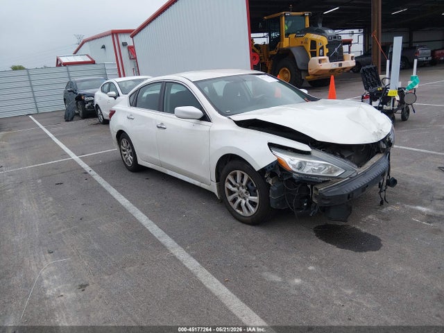 Salvage Nissan Altima Image