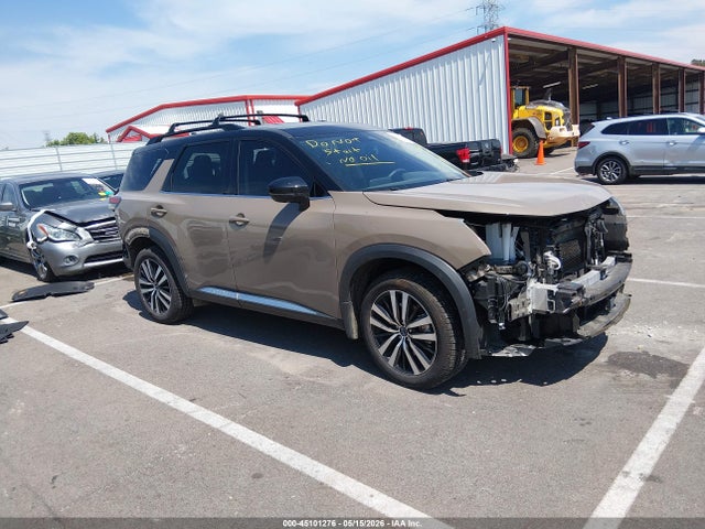 Salvage Nissan Pathfinder Image