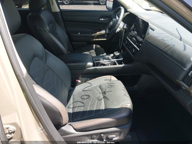 Nissan Pathfinder Platinum Fwd
