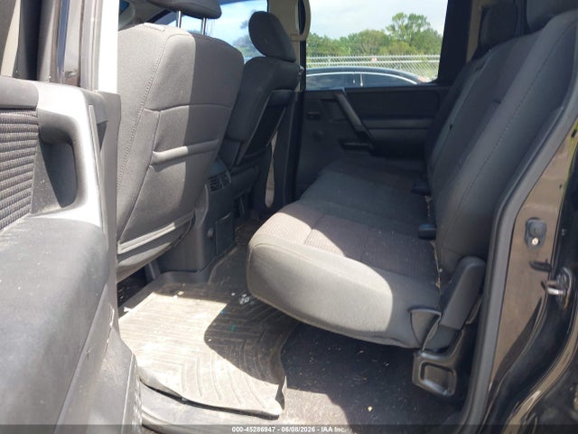 Nissan Titan Se