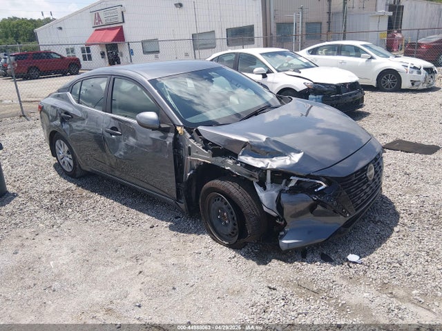 Salvage Nissan Sentra Image